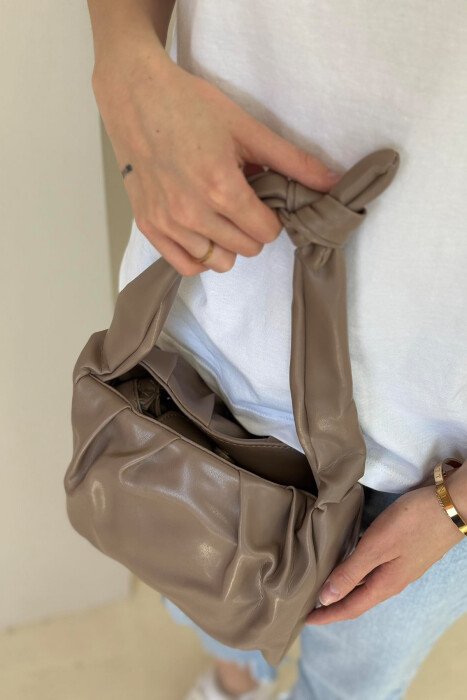 ÇANTË LËKURE E THJESHTË PËR FEMRA NË NGJYRËN KAFE E ZBARDHUR - 7