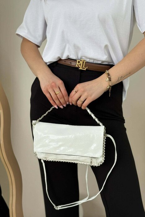 ÇANTE ME DETAJE GURESH PER FEMRA NE NGJYRE TE BARDHE - KLAUDIO FASHION