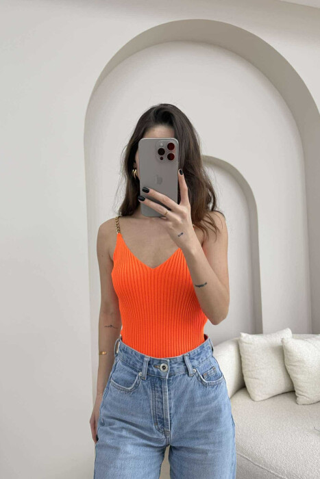 CHAIN DETAIL ONE COLOR WOMEN TANK TOP ORANGE/PORTOKALLI - KLAUDIO FASHION