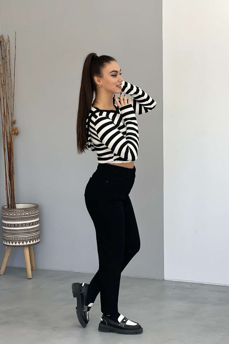 CROP ME VIJA PËR FEMRA NË NGJYRËN E BARDHË ME TË ZEZË - 3