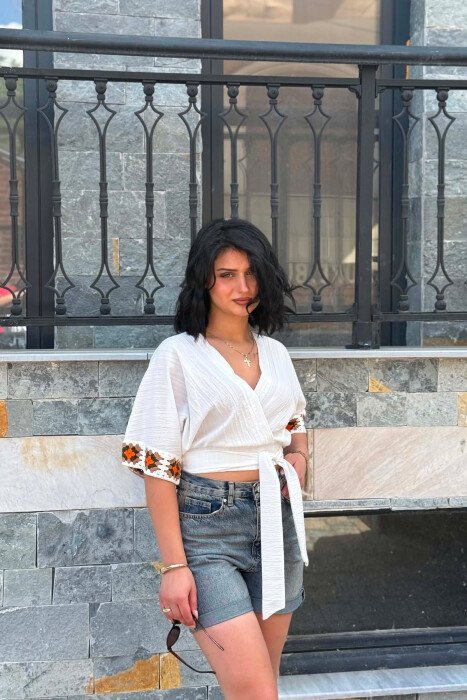CROP TOP ME DETAJE QENDISJESH PER FEMRA NE NGJYRE TE BARDHE - 3