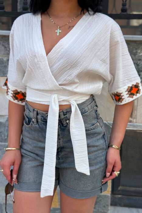 CROP TOP ME DETAJE QENDISJESH PER FEMRA NE NGJYRE TE BARDHE - 4