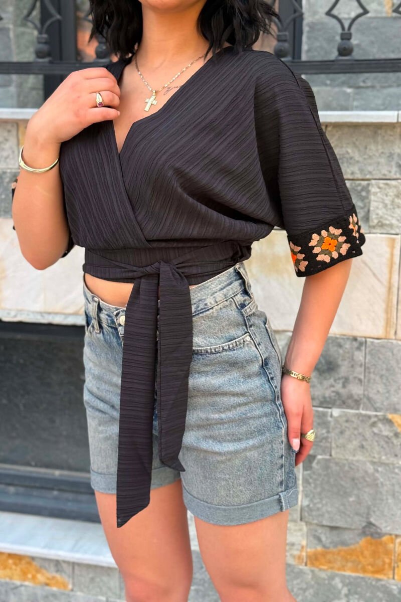 CROP TOP ME DETAJE QENDISJESH PER FEMRA NE NGJYRE TE ZEZE - 4