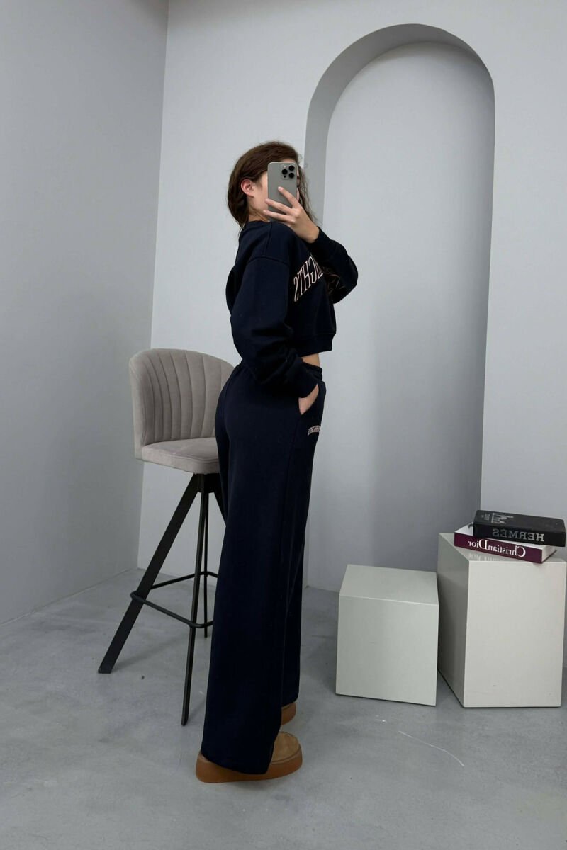 CROPPED SWEATSHIRT+SWEATPANTS WRITTINGS WOMEN SET DARK BLUE/BEE - 4