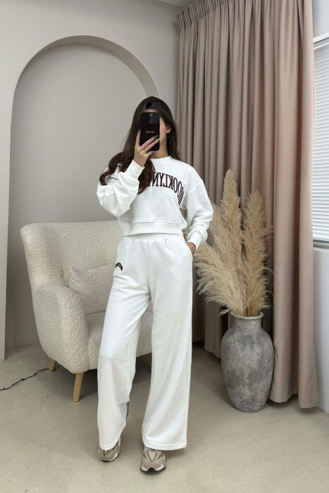 CROPPED SWEATSHIRT+SWEATPANTS WRITTINGS WOMEN SET WHITE-E BARDHE - KLAUDIO FASHION