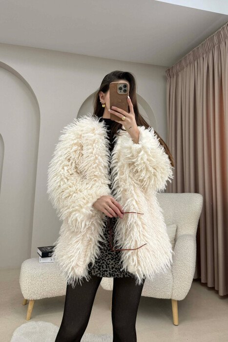 CURLY SHORT BUTTONED NECK DETAIL FAUX FUR WOMEN COAT WHITE-E BARDHE 