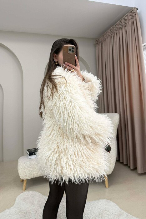 CURLY SHORT BUTTONED NECK DETAIL FAUX FUR WOMEN COAT WHITE-E BARDHE - 3