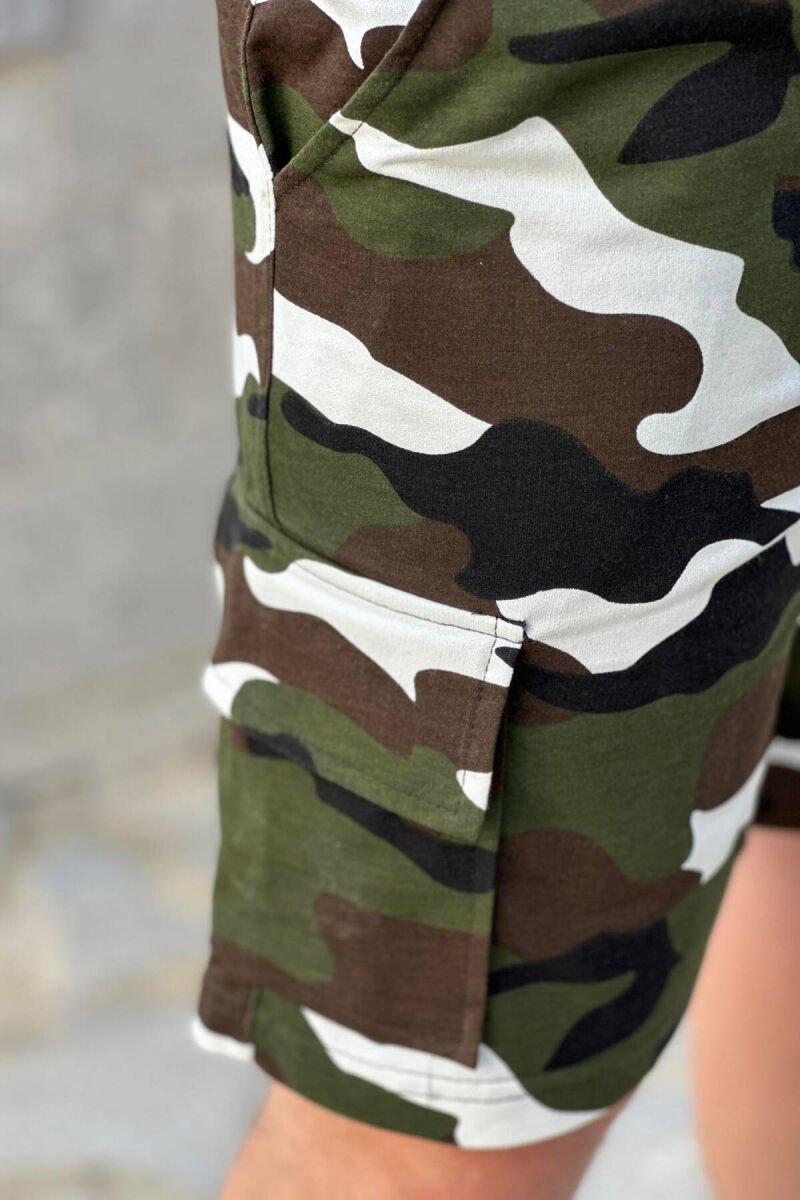DIFFERENT COLORS SHORTS MAN GREEN/JESHILE - 3