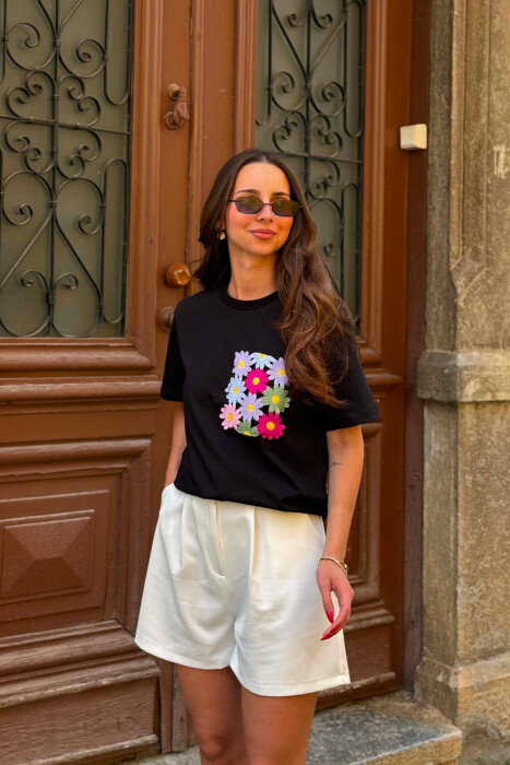 EMBROIDERED FLOWER POCKET WOMAN T-SHIRT BLACK/ E ZEZE - KLAUDIO FASHION