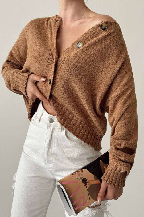FIVE BUTTONS ONE COLOR WOMAN CARDIGAN BROWN/KAFE - KLAUDIO FASHION