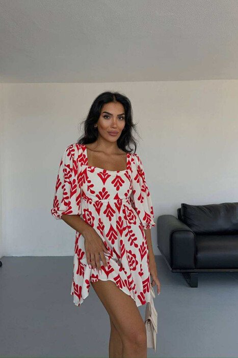 FUSTAN I SHKURTËR ME DIZAJN LULESH PËR FEMRA NË NGJYRËN E KUQE 