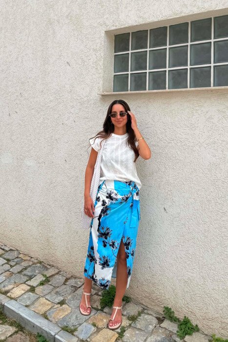 FUND I GJATË ME DIZAJN LULESH PËR FEMRA NË NGJYRËN E BARDHË+BLU - KLAUDIO FASHION