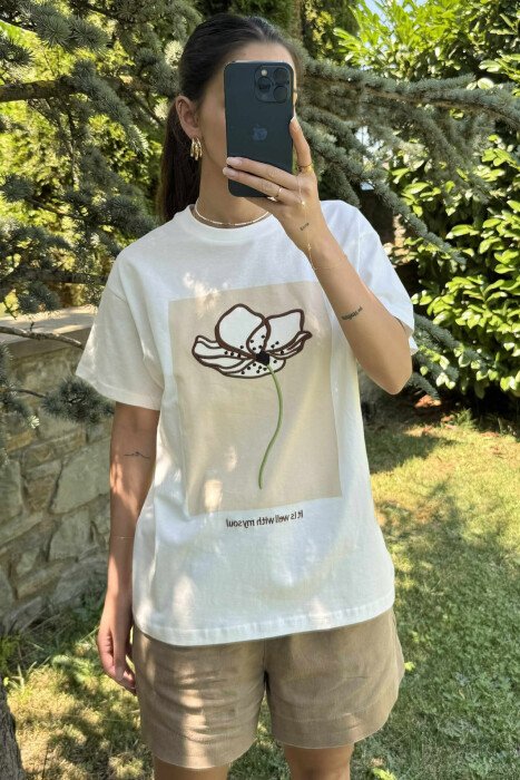 FLOWER IMAGE LITTLE WRITTINGS WOMEN T-SHIRT WHITE-E BARDHE - 3