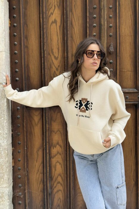 HOODIE NJË NGJYRËSHE ME PUSH DHE LOGO NË PJESËN PARA PËR FEMRA NË NGJYRËN KREM 