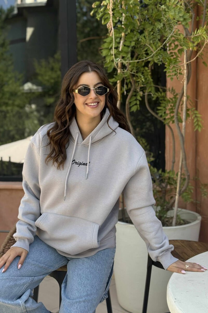 FLUFFY ONE COLOR SMALL FRONT WRITTING WOMEN HOODIE LIGHT GREY/GZ - 2