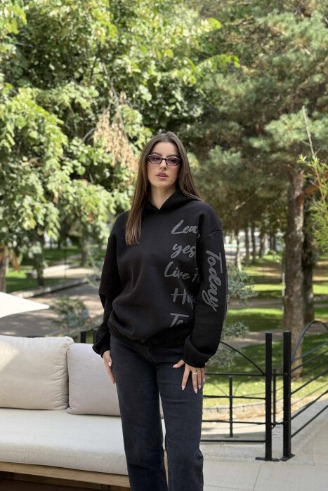 FLUFFY WRITTINGS ONE COLOR WOMEN HOODIE BLACK/ E ZEZE - KLAUDIO FASHION