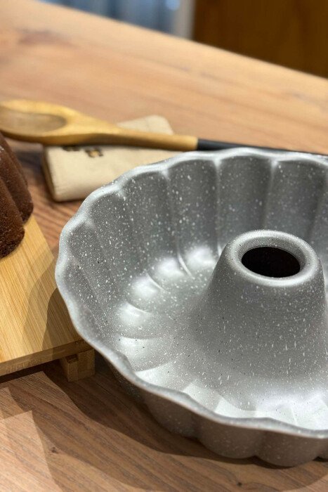 FORMË RRETHORE KEKU NË NGJYRËN GRI - 3