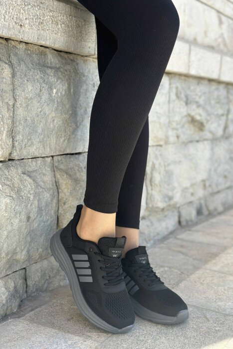 ATLETE ME PLATFORME TE THJESHTE PER FEMRA NE NGJYRE TE ZEZE + GRI 
