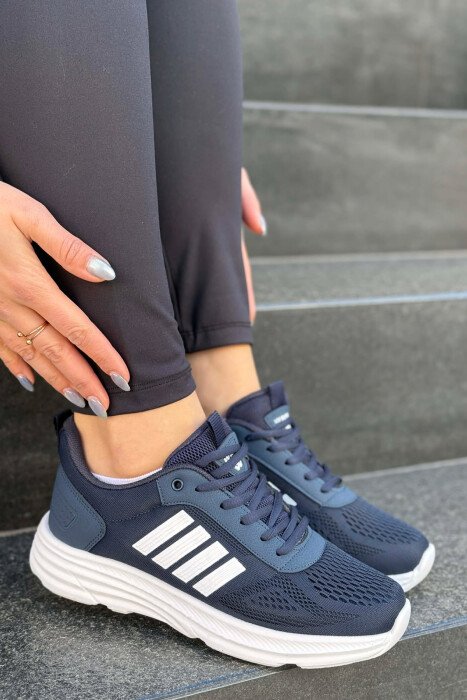 ATLETE ME PLATFORME TE THJESHTE PER FEMRA NE NGJYRE BLU ME TE BARDHE - KLAUDIO FASHION