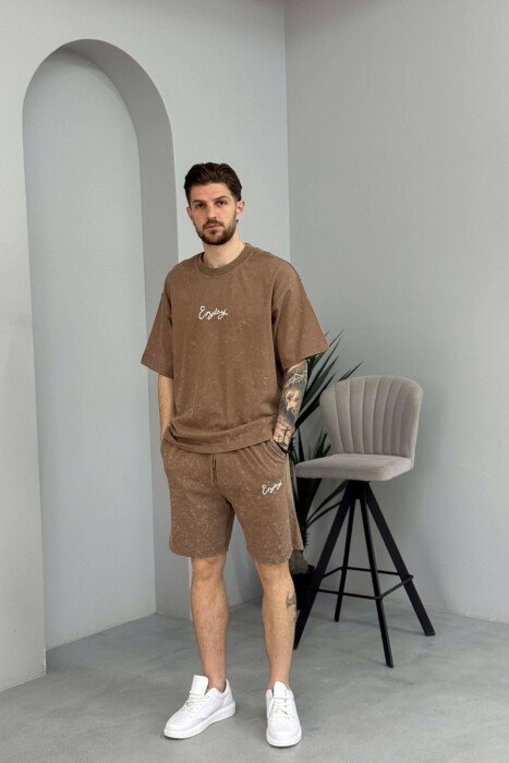 SET T-SHIRT ME SHKRIM PARA & PAS + TUTA TE SHKURTRA PER MESHKUJ NE NGJYRE KAFE TE ZBARDHUR 