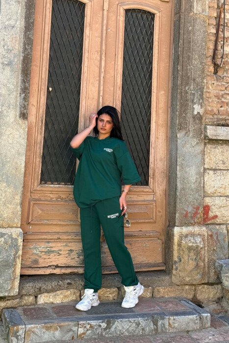 FRONT & BACK WRITTINGS T-SHIRT + JOGGERS WOMAN SET GREEN/JESHILE - KLAUDIO FASHION