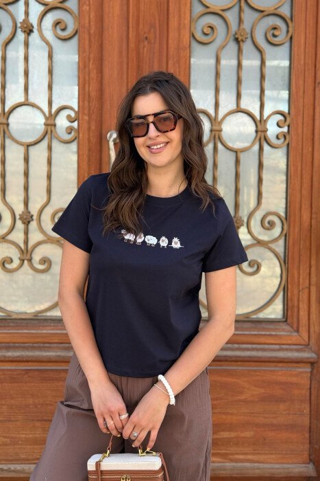 FRONT IMAGE ROUND NECK WOMEN T-SHIRT DARK BLUE/BEE - KLAUDIO FASHION