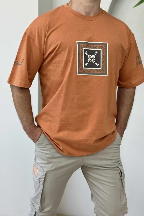 T-SHIRT I THJESHTË ME SHKRIME PËR MESHKUJ NË NGJYRËN TULLË 