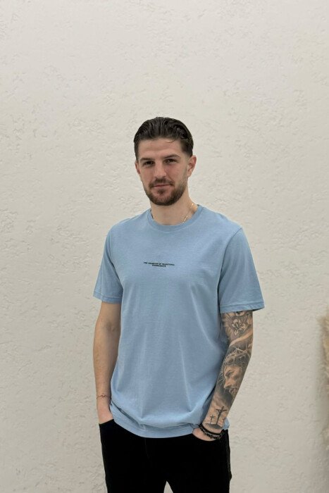 T-SHIRT ME SHKRIME TE VOGLA PER MESHKUJ NE NGJYRE BLU TE ZBARDHUR 
