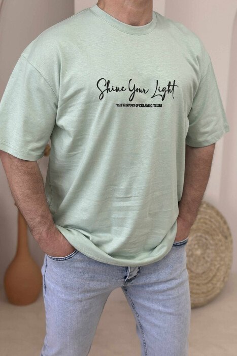 T-SHIRT ME SHKRIME DHE IMAZH PËR MESHKUJ NË NGJYRËN MENTE 