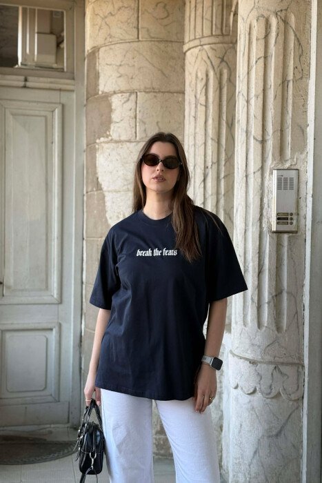 T-SHIRT ME IMAZH NE PJESEN PARA & PAS PER FEMRA NE NGJYRE BLU TE ERRET + 6 PALE CORAPE DHURATE - KLAUDIO FASHION