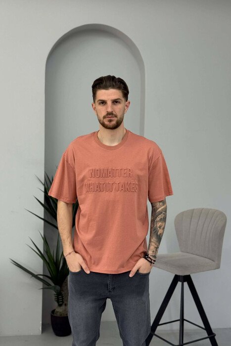 T-SHIRT ME SHKRIME PËR MESHKUJ NË NGJYRË PUDER 