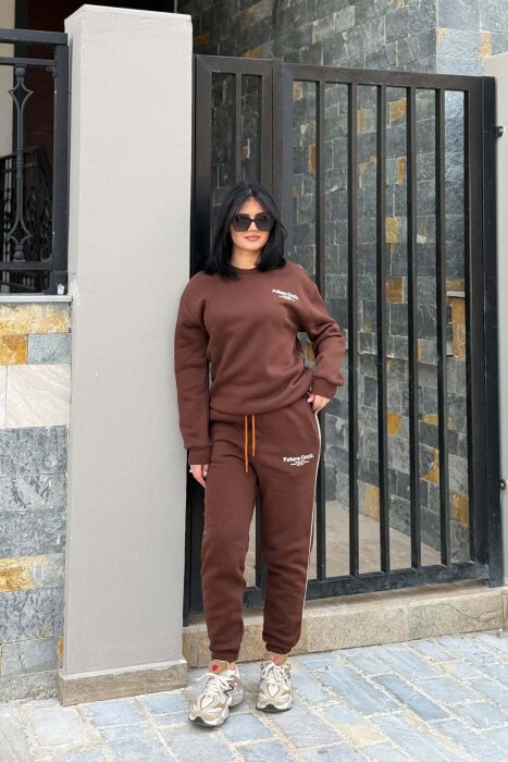 FRONT WRITTINGS SWEATSHIRT + SWEATPANTS FLUFFY WOMAN SET BROWN/KAFE - KLAUDIO FASHION