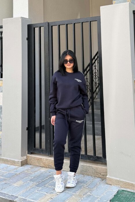 FRONT WRITTINGS SWEATSHIRT + SWEATPANTS FLUFFY WOMAN SET DARK BLUE/BEE - KLAUDIO FASHION