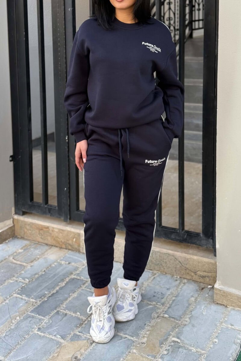 FRONT WRITTINGS SWEATSHIRT + SWEATPANTS FLUFFY WOMAN SET DARK BLUE/BEE - 2
