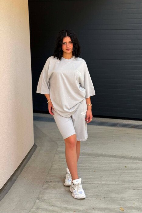 FRONT WRITTINGS T-SHIRT + SHORT SWEATPANTS WOMAN SET LIGHT GREY/GZ - KLAUDIO FASHION