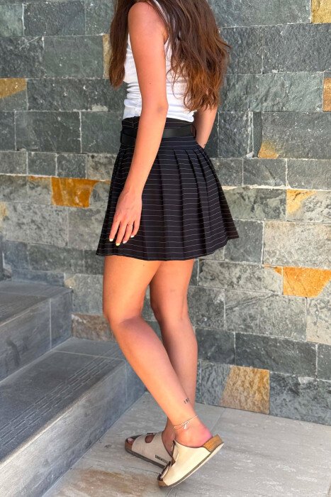 FUND PANTALLONE ME DETAJIN E RRIPIT NJE NGJYRESHE TENIS PER FEMRA NE NGJYRE TE ZEZE - 4