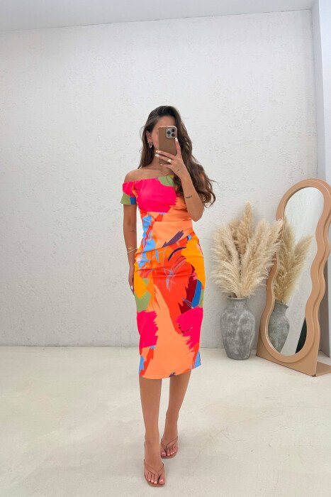 FUSTAN ME DIZAJN ABSTRAKT ME SUPE TE ZBULUARA PER FEMRA SHUMENGJYRESH - KLAUDIO FASHION