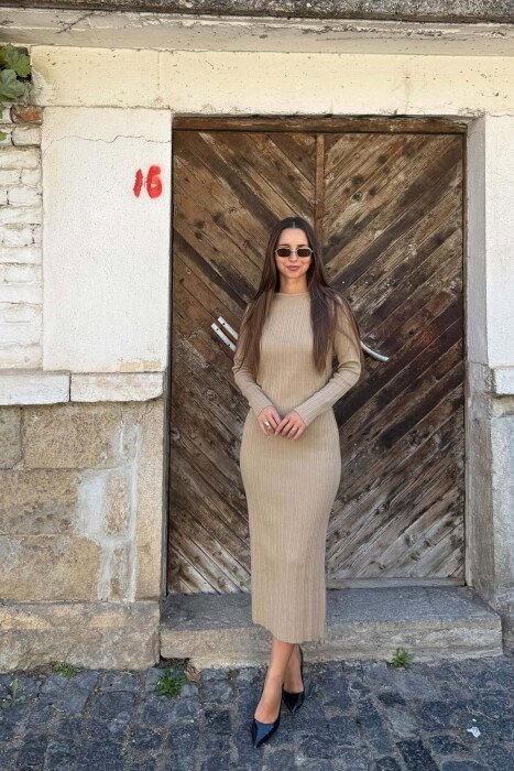 FUSTAN ME MENGE TE GJATA PER FEMRA NE NGJYRE BEZHE - KLAUDIO FASHION