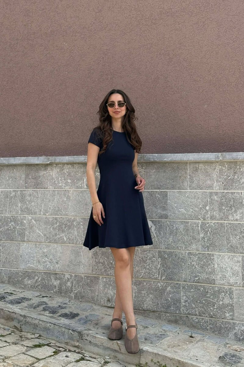 FUSTAN ME MENGE TE SHKURTRA PER FEMRA NE NGJYRE BLU TE ERRET - 1
