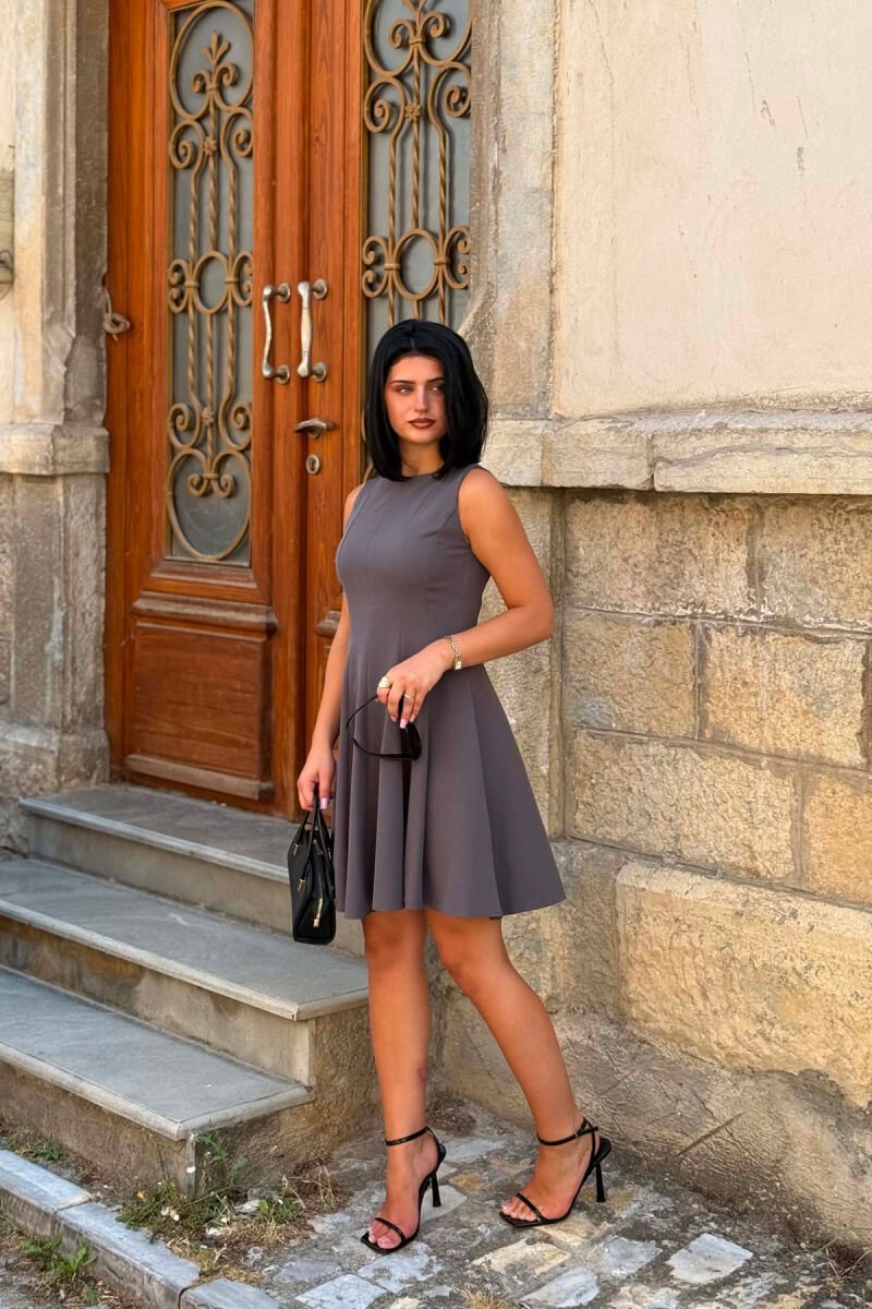 FUSTAN NJE NGJYRESH PA MENGE PER FEMRA NE NGJYRE GRI - 2