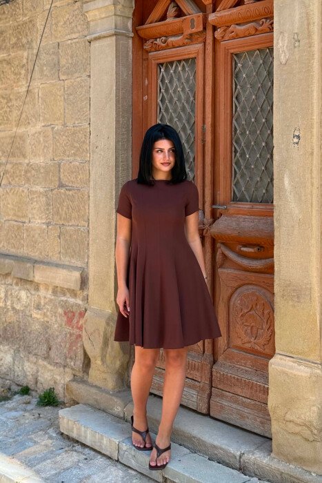 FUSTAN NJE NGJYRESH ME MENGE TE SHKURTRA PER FEMRA NE NGJYRE KAFE - 2