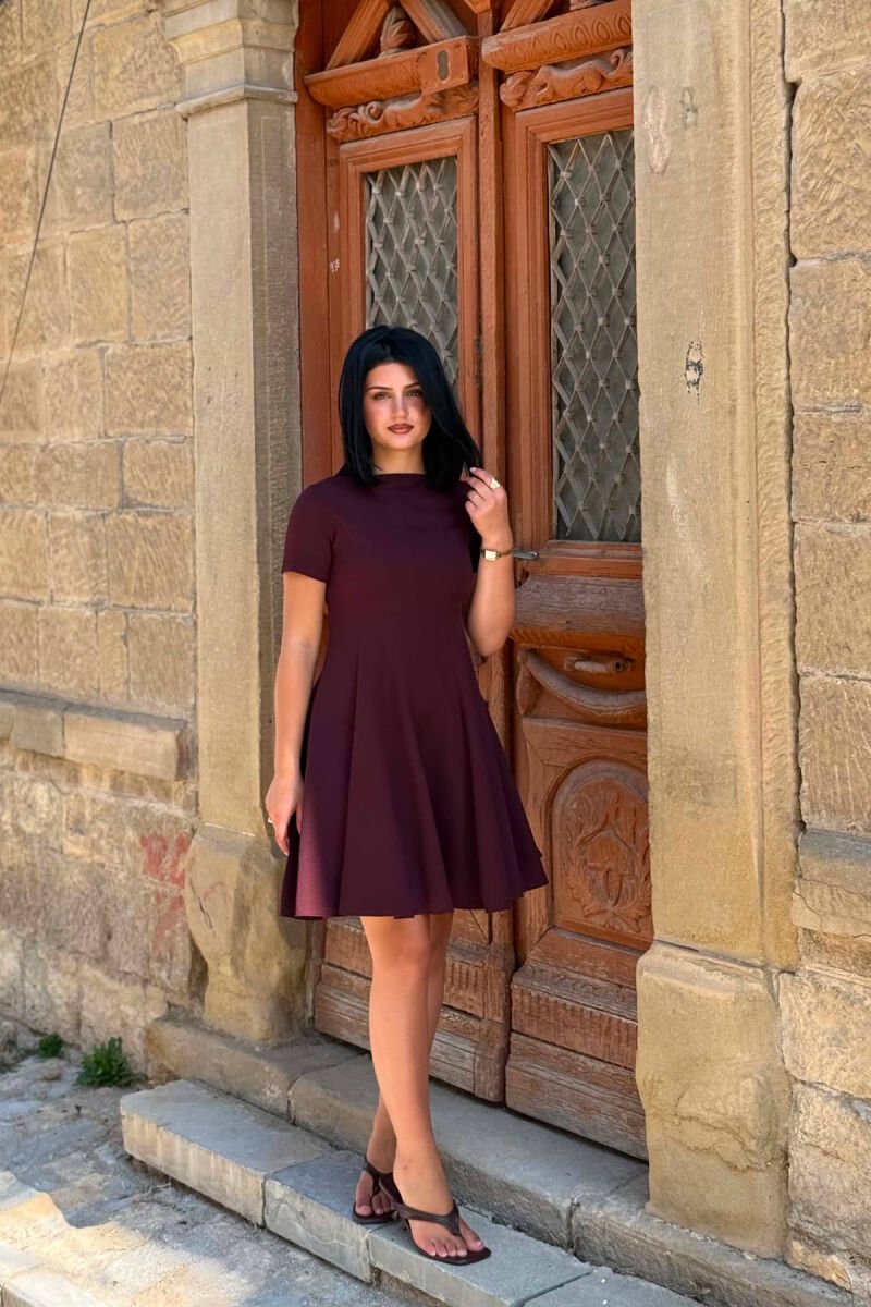 FUSTAN NJE NGJYRESH ME MENGE TE SHKURTRA PER FEMRA NE NGJYRE VISHNJE TE ERRET - 3