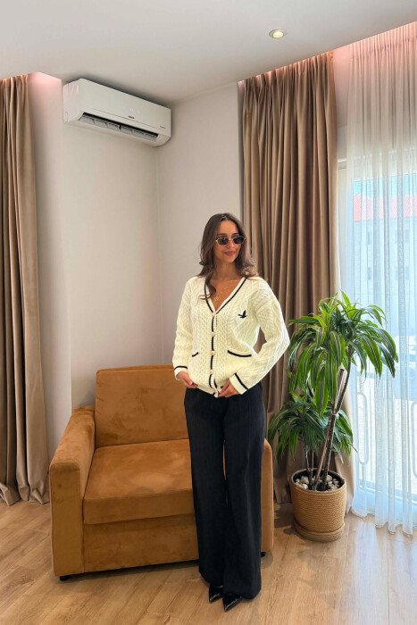 GOLD BUTTONS FRONT POCKETS WOMAN CARDIGAN WHITE-E BARDHE - 3