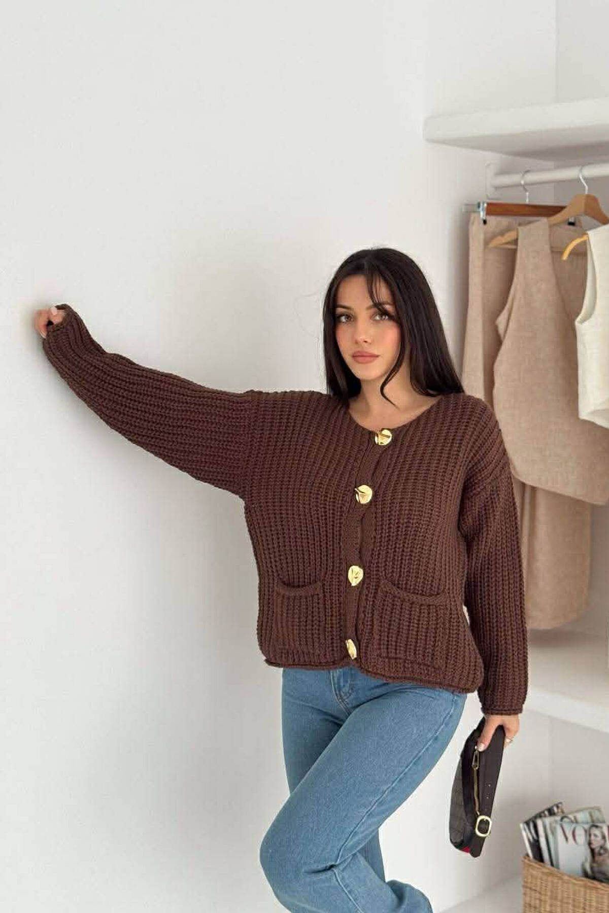 GOLD BUTTONS KNITTED ONE COLOR WOMEN CARDIGAN BROWN/KAFE CARDIGANS