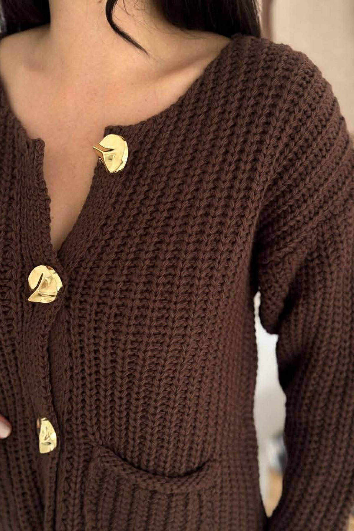 GOLD BUTTONS KNITTED ONE COLOR WOMEN CARDIGAN BROWN/KAFE CARDIGANS