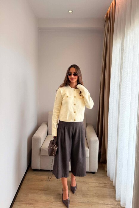 GOLD BUTTONS ONE COLOR FAKE POCKETS WOMEN CARDIGAN CREAM/KREM - 