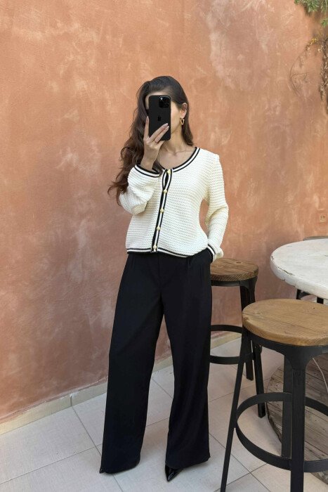 PULOVËR ME KOPSA NË NGJYRË GOLD PËR FEMRA NË NGJYRËN KREM - KLAUDIO FASHION