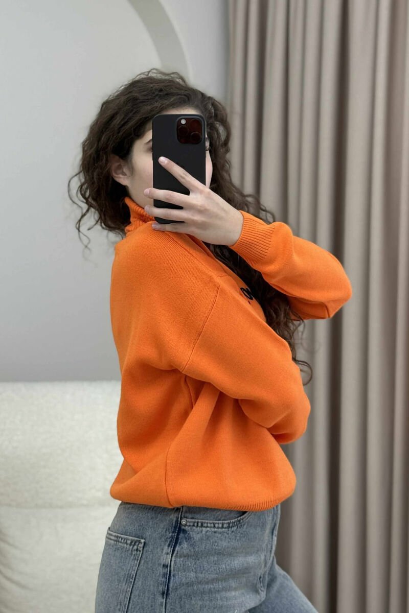GOLF ME SHKRIM PARA PËR FEMRA NË NGJYRËN PORTOKALLI - 3