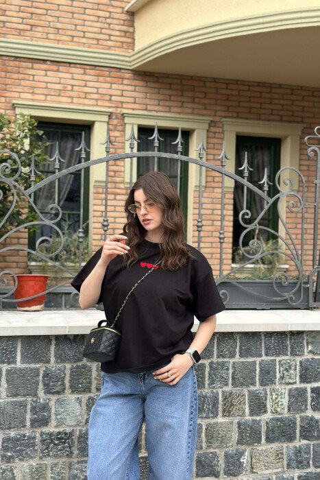 T-SHIRT NJE NGJYRESH ME ZEMRA PER FEMRA NE NGJYRE TE ZEZE 