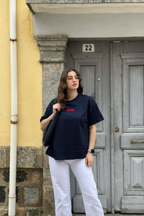 T-SHIRT NJE NGJYRESH ME ZEMRA PER FEMRA NE NGJYRE BLU 